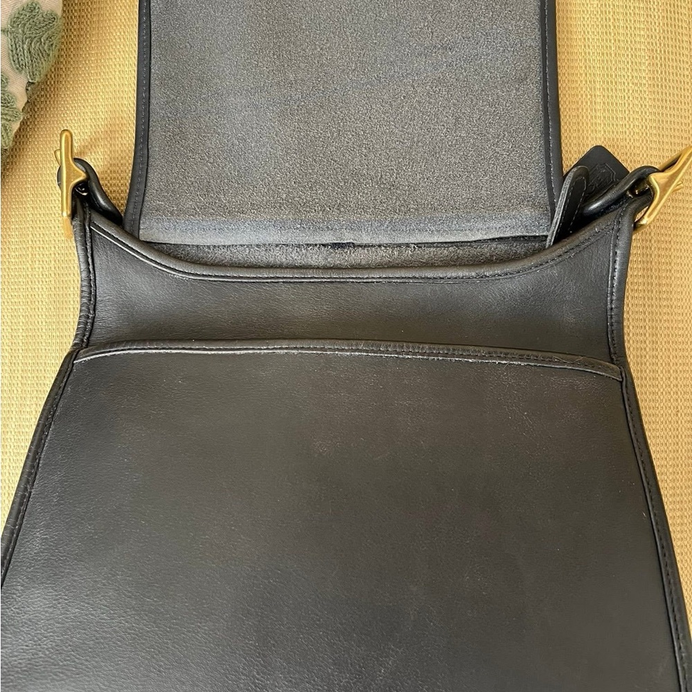 Vintage Coach Navy Legacy Zip #9966 Leather Shoulder Bag with Gold Hardware - Picture 6 of 11
